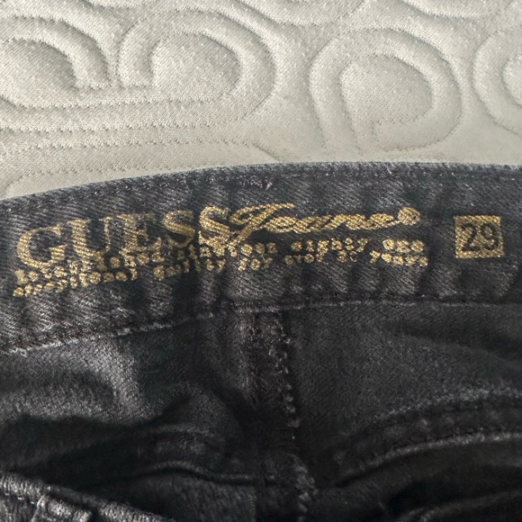 Cute black Guess skirt - Picture 2 of 4